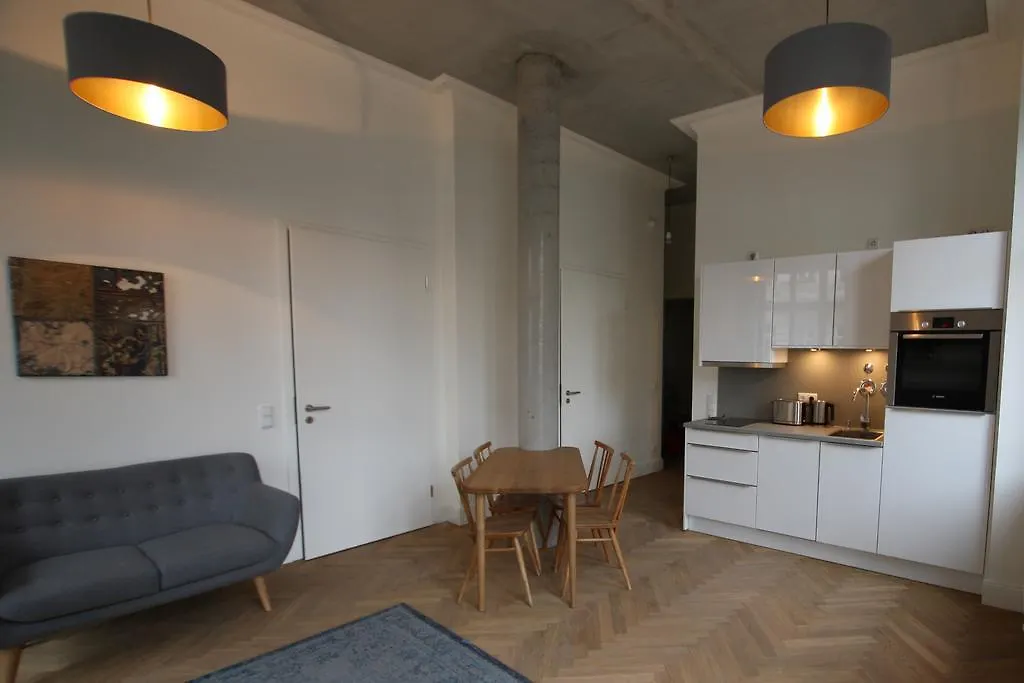 Berlin Base Apartments - Kreuzberg 0*,